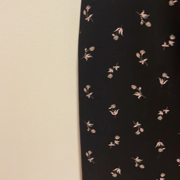 EUC Ann Taylor Pencil Skirt - 4 petite - Picture 2 of 8